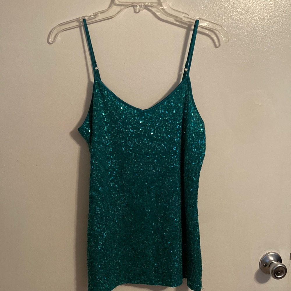 🟪 Express Women’s Green Sequin Adjustable Strap Camisole (size M)